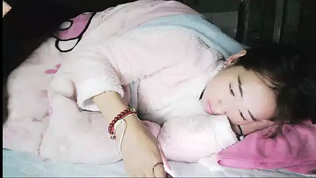 hebe-02 online show from December 14, 2025, 2:55 pm