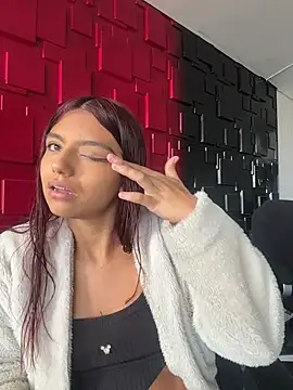 Emily-teen online show from February 3, 2026, 2:44 pm