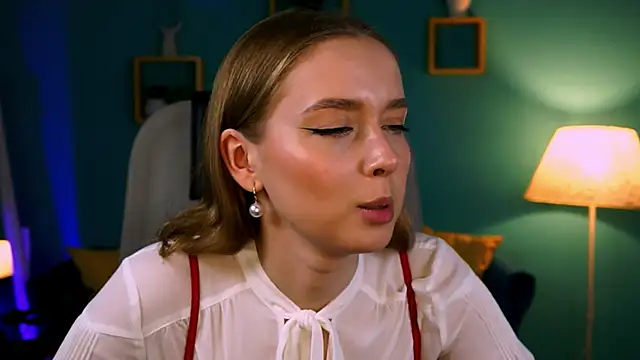 Snapshot of JenniferGraces chatting on March 15, 2025, 7:38 pm JenniferGraces online show from March 15, 2025, 7:38 pm