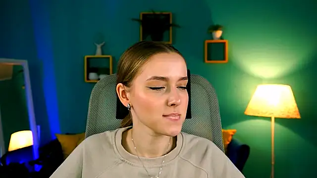 Snapshot of JenniferGraces chatting on March 17, 2025, 9:22 am JenniferGraces online show from March 17, 2025, 9:22 am