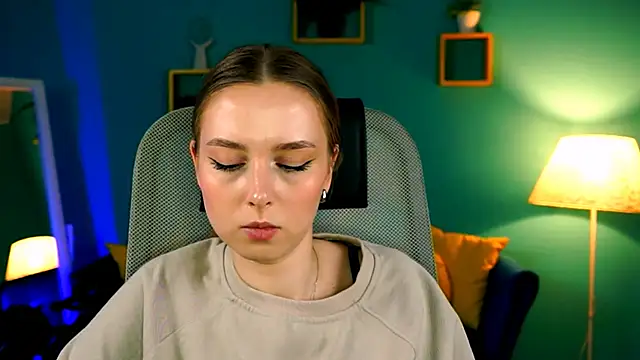 Snapshot of JenniferGraces chatting on March 17, 2025, 12:25 pm JenniferGraces online show from March 17, 2025, 12:25 pm