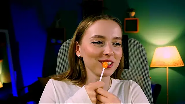 Snapshot of JenniferGraces chatting on March 22, 2025, 10:48 pm JenniferGraces online show from March 22, 2025, 10:48 pm