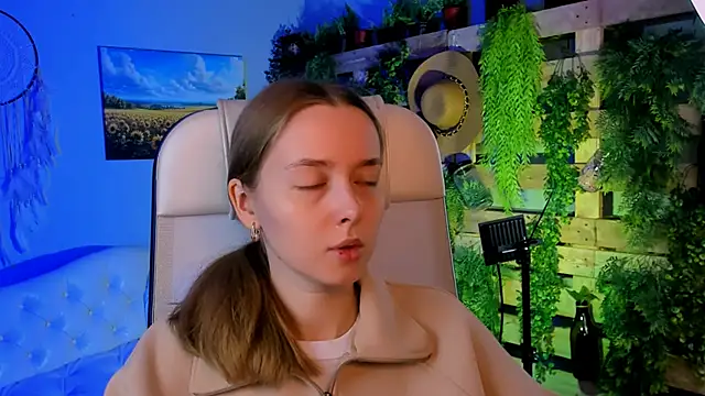 Snapshot of JenniferGraces chatting on October 6, 2025, 9:40 am JenniferGraces online show from October 6, 2025, 9:40 am