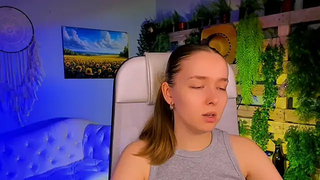 Snapshot of JenniferGraces chatting on October 21, 2025, 10:27 am JenniferGraces online show from October 21, 2025, 10:27 am