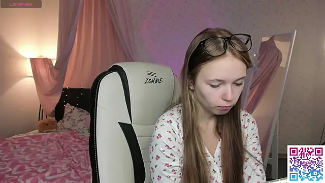 boozekirs  online show from September 25, 2025, 2:15 am