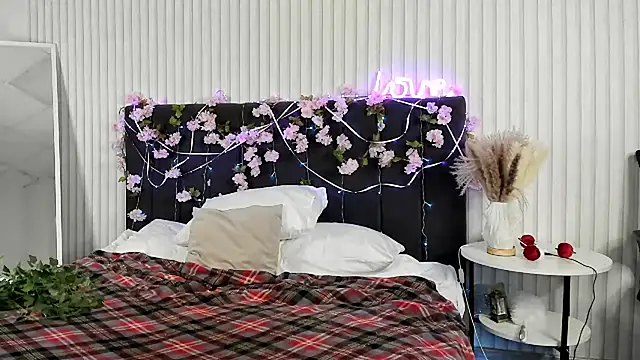 boozekirs  online show from November 12, 2025, 3:07 am