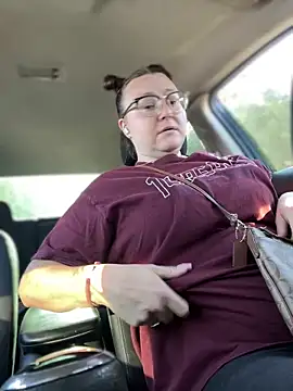 HTXBELLE online show from April 6, 2026, 10:33 pm