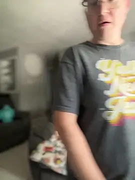 HTXBELLE online show from April 8, 2026, 8:42 pm