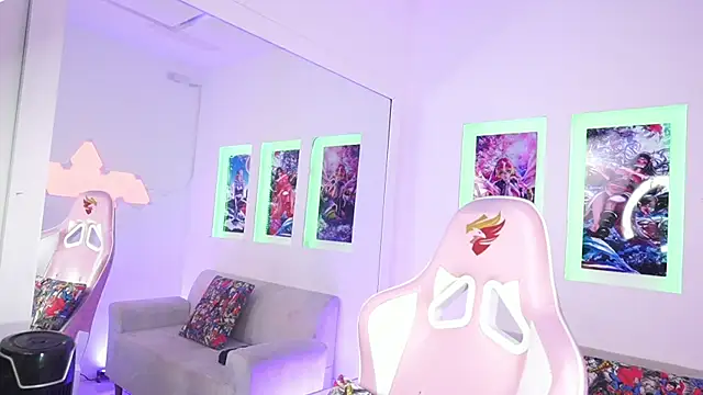 Snapshot of SaharaKramer chatting on March 10, 2025, 10:24 pm SaharaKramer online show from March 10, 2025, 10:24 pm