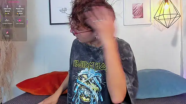 iiangel  online show from October 7, 2025, 3:36 am