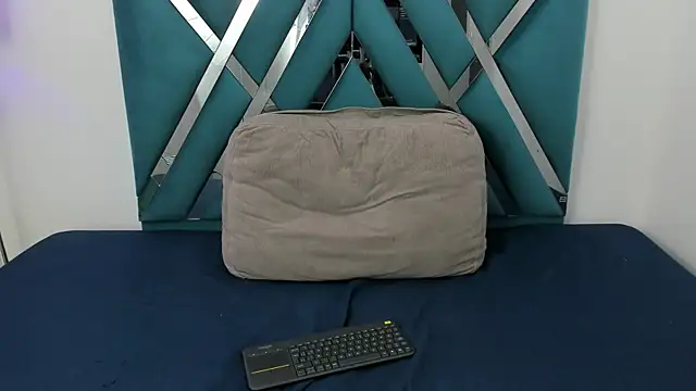 Snapshot of Emily-Carter chatting on September 18, 2025, 8:33 pm Emily-Carter online show from September 18, 2025, 8:33 pm