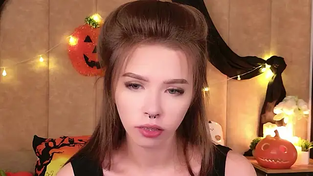 Sierra Fane online show from November 3, 2025, 5:52 am