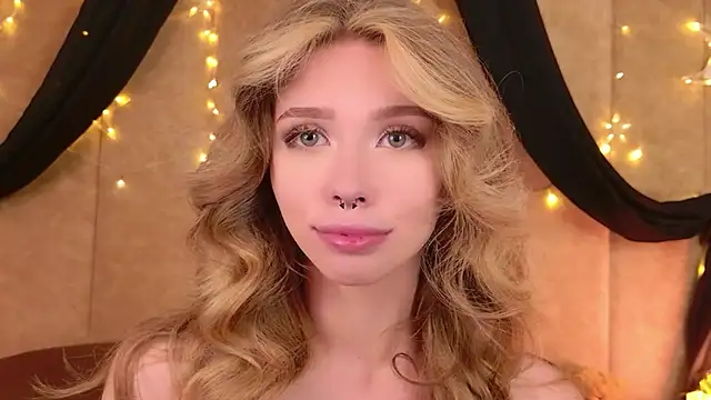 Snapshot of Sierra_Fane chatting on May 31, 2026, 5:59 am Sierra Fane online show from May 31, 2026, 5:59 am