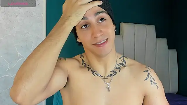 Snapshot of Allex_Cano chatting on October 2, 2025, 10:17 pm Allex Cano online show from October 2, 2025, 10:17 pm