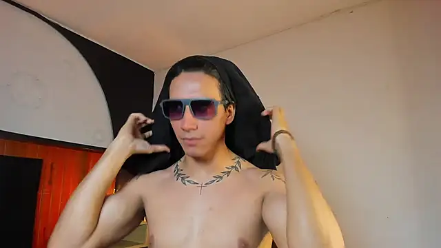 Allex Cano online show from April 15, 2026, 7:58 pm