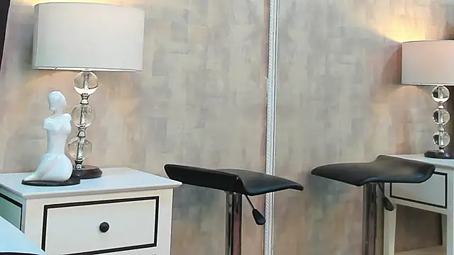 NahomyCarther online show from February 10, 2026, 5:11 am