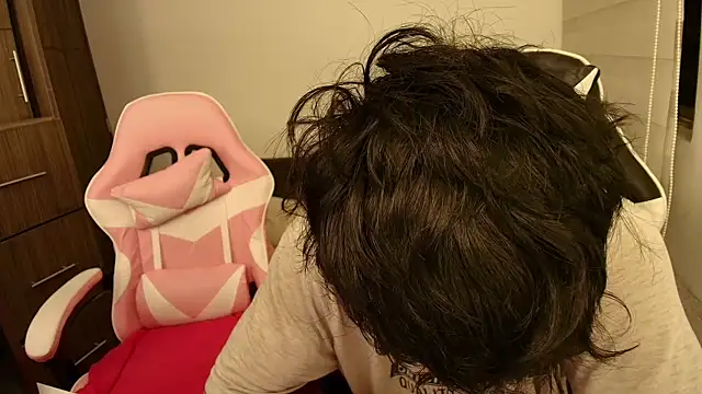 DesireLuxe online show from November 2, 2025, 5:43 am