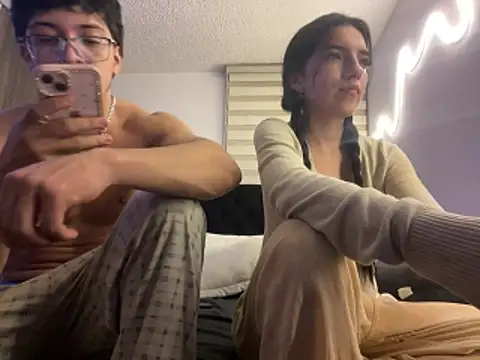 DesireLuxe online show from February 19, 2026, 8:54 am