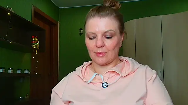 VeronikawGold online show from May 27, 2026, 1:57 am