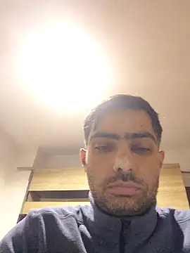 Snapshot of andreiiiii2025 chatting on November 28, 2025, 9:56 am andreiiiii2025 online show from November 28, 2025, 9:56 am