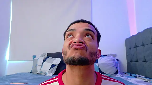 eross chipre  online show from February 9, 2026, 8:35 pm