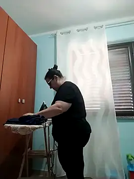 Snapshot of Dolcecurvy chatting on June 19, 2026, 1:37 pm Dolcecurvy online show from June 19, 2026, 1:37 pm