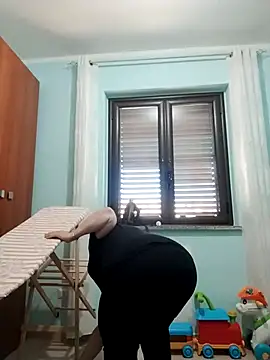 Snapshot of Dolcecurvy chatting on July 8, 2026, 2:21 pm Dolcecurvy online show from July 8, 2026, 2:21 pm