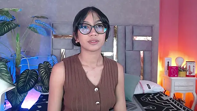 Tyla Ks online show from November 17, 2025, 7:52 pm