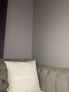 laraaaaaa online show from November 20, 2025, 9:36 pm