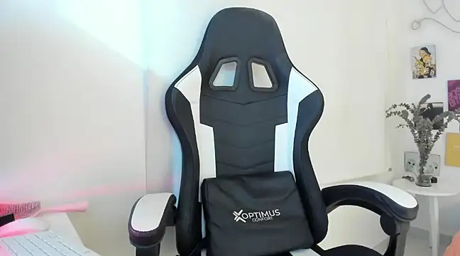 agaataa  online show from March 21, 2025, 1:13 am