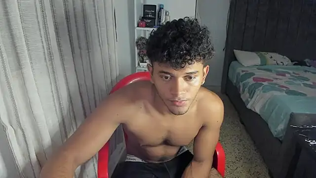 Snapshot of Fox2evans chatting on February 5, 2026, 9:03 am Fox2evans online show from February 5, 2026, 9:03 am