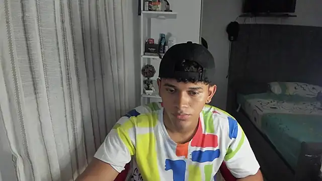 Snapshot of Fox2evans chatting on February 7, 2026, 6:44 pm Fox2evans online show from February 7, 2026, 6:44 pm