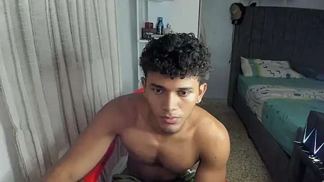 Snapshot of Fox2evans chatting on February 13, 2026, 1:29 pm Fox2evans online show from February 13, 2026, 1:29 pm