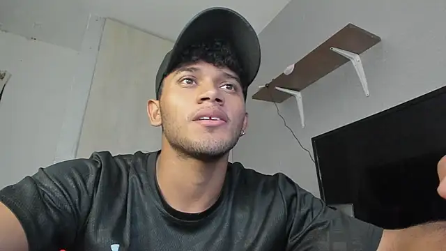 Snapshot of Fox2evans chatting on February 21, 2026, 7:31 am Fox2evans online show from February 21, 2026, 7:31 am