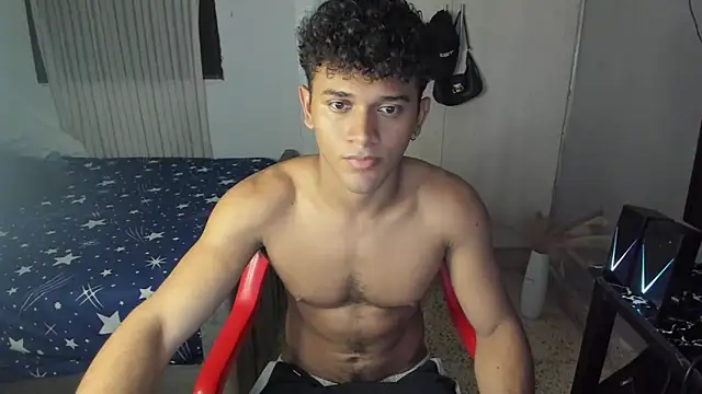 Snapshot of Fox2evans chatting on February 22, 2026, 7:19 am Fox2evans online show from February 22, 2026, 7:19 am