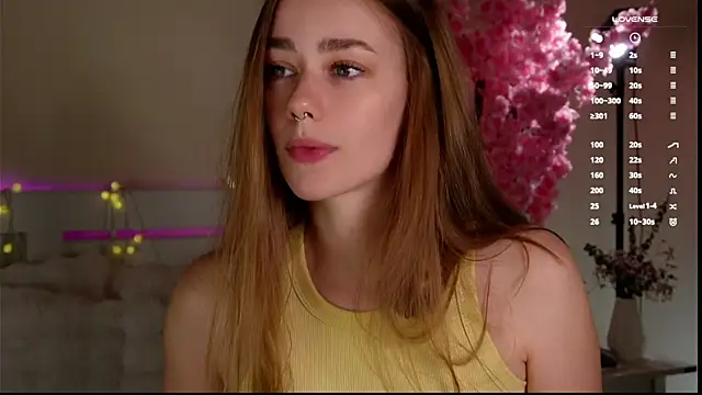 Snapshot of EmilaMills chatting on April 25, 2026, 1:14 pm EmilaMills online show from April 25, 2026, 1:14 pm