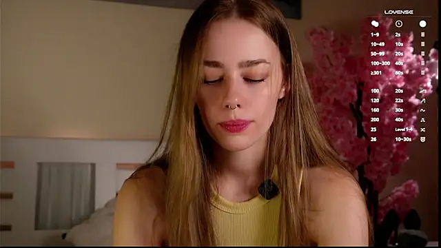 Snapshot of EmilaMills chatting on May 17, 2026, 1:51 pm EmilaMills online show from May 17, 2026, 1:51 pm