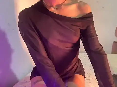 Snapshot of _luckylips chatting on April 10, 2026, 5:06 pm luckylips online show from April 10, 2026, 5:06 pm