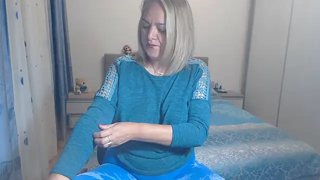 Snapshot of MatureDiana chatting on May 1, 2026, 2:27 am MatureDiana online show from May 1, 2026, 2:27 am