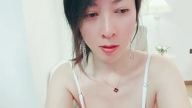 Dazzlebean online show from April 17, 2026, 4:37 am