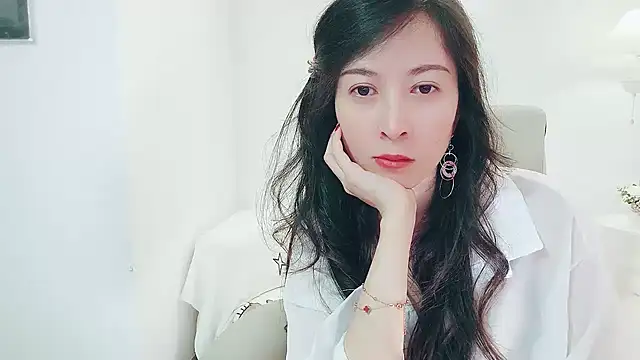 Snapshot of Dazzlebean chatting on April 30, 2026, 2:56 pm Dazzlebean online show from April 30, 2026, 2:56 pm
