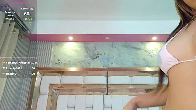 innocenthazel online show from February 19, 2026, 2:51 am