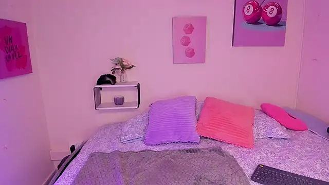 Selene bennet online show from February 12, 2026, 3:34 am