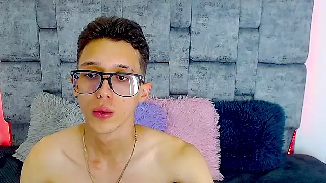 Snapshot of skinny_bigcock02 chatting on February 25, 2025, 10:39 pm skinny bigcock02 online show from February 25, 2025, 10:39 pm