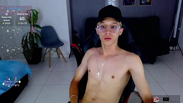Snapshot of skinny_bigcock02 chatting on September 10, 2025, 11:05 pm skinny bigcock02 online show from September 10, 2025, 11:05 pm