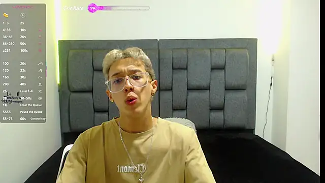 Snapshot of skinny_bigcock02 chatting on October 11, 2025, 10:19 pm skinny bigcock02 online show from October 11, 2025, 10:19 pm