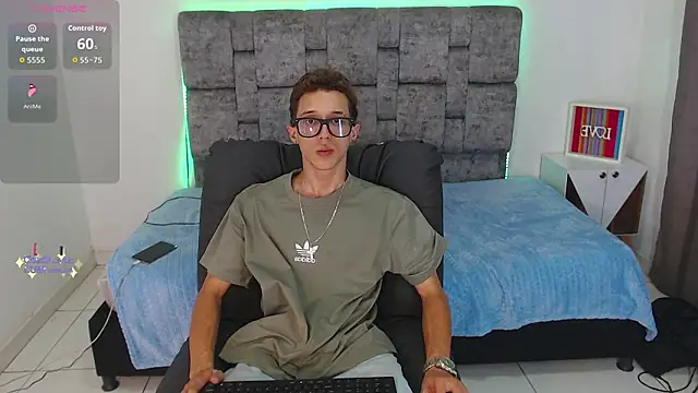 Snapshot of skinny_bigcock02 chatting on February 11, 2026, 9:42 pm skinny bigcock02 online show from February 11, 2026, 9:42 pm