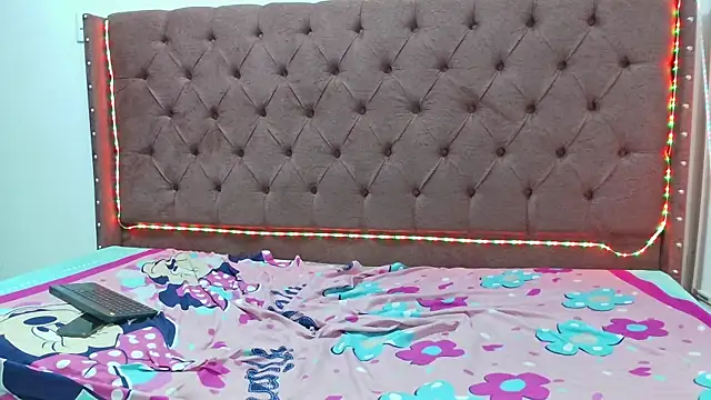 Snapshot of couple_hotfox chatting on March 9, 2025, 7:01 am couple hotfox online show from March 9, 2025, 7:01 am