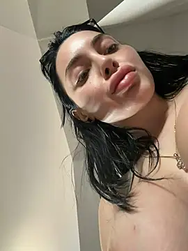 Mia Splash online show from April 13, 2026, 11:16 am