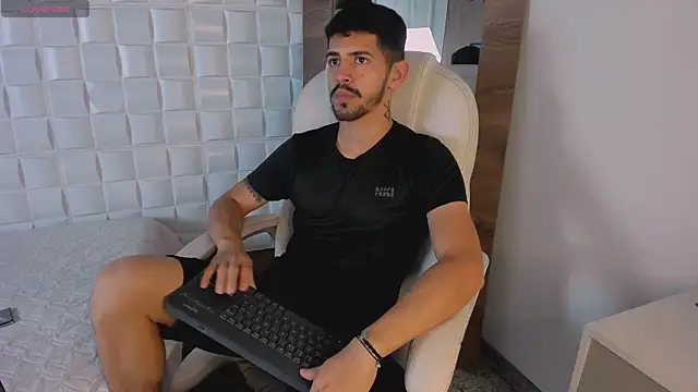 AlejandroStormm online show from October 13, 2025, 9:15 pm